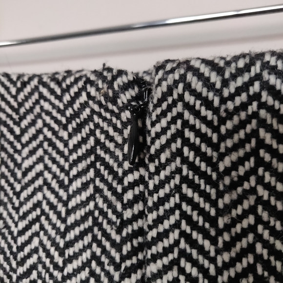 Joe Fresh Herringbone Tweed Black and White Mini Skirt Size 2 - Picture 7 of 10
